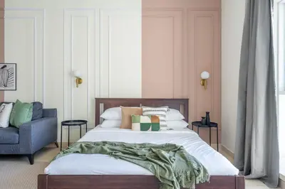 a bedroom with a bed and a chair at GuestReady - Luxe Studio with JLT Park View in Dubai