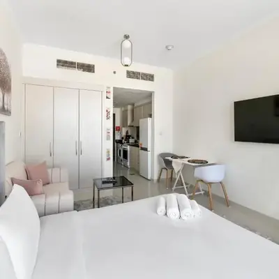 Luxurious - Studio - Damac Hills - Pool & Gym
