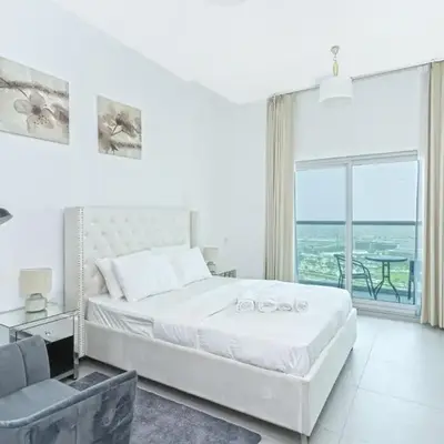 Modern Studio with Pool & Gym Access