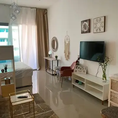 Spacious Studio Apartment in Dubai Marina with Balcony