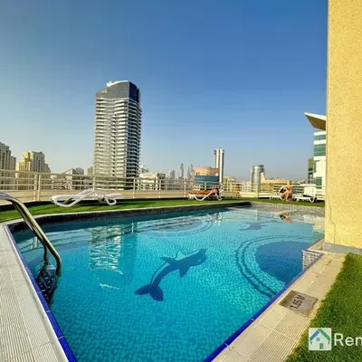 Quiet Studio with Balcony and Roof Top Pool in Dubai Marina