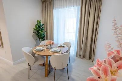 a dining room with a table and chairs at Daniels Spacious 1BR in Heart of Dubai Marina in Dubai
