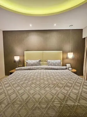 a bedroom with a large bed with a yellow ceiling at Luxury Paramount Hotel Apt D635 in Dubai