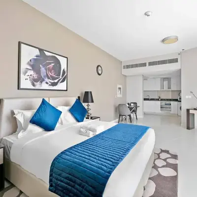 StoneTree - Stylish Studio Apartment in Damac Hills
