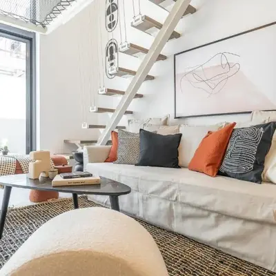 Fashionable loft with catamaran net in JVC