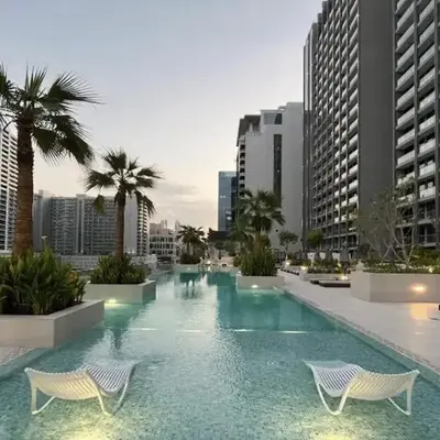 Canal-View Serenity: Modern Studio in Sterling