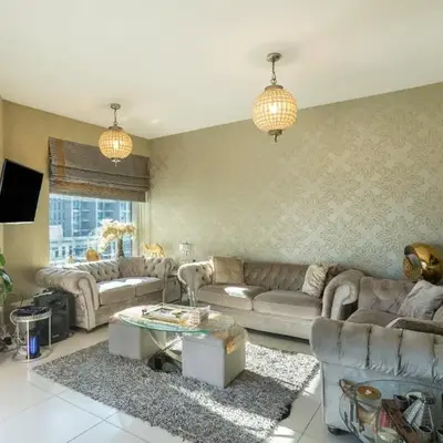 Close to Metro - Classic 2BR in Loft East