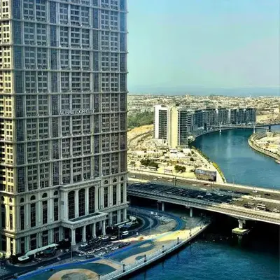 RH- Beautiful Canal View
