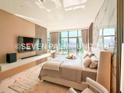 a bedroom with a large bed and a tv at Luxus-Studio mit Private Beach in Top-Lage, Meerblick & Infinity Pool! in Dubai