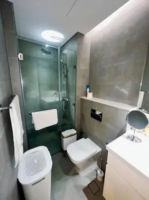 a bathroom with a shower and a toilet and a sink at Розкішна квартира з видом на Бурж Халіфа in Dubai
