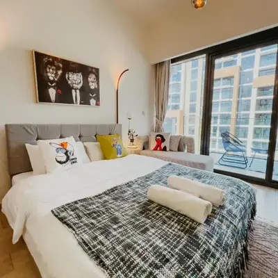 Modern Oasis: Spacious Studio Near Dubai Downtown