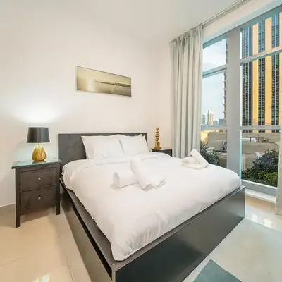 Spacious 1-Bed Apartment Next to Dubai Mall 157CL2-1