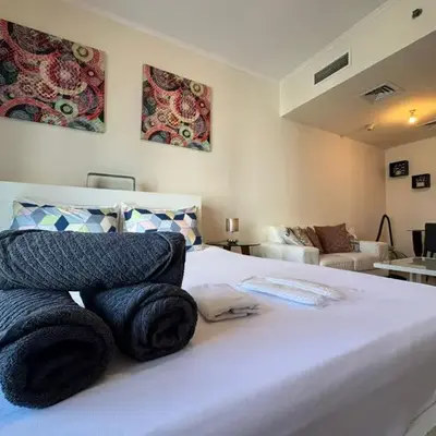 Click Stay - JLT - Studio & Balcony Lakes view Entire Apartment -RA