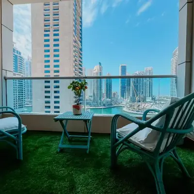 Dubai Marina Delight: Spacious Retreat for Groups