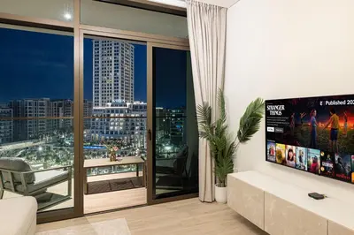 Gallery image of Cozy 2BR Retreat with Panoramic Dubai Creek Views in Dubai