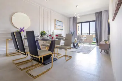 a dining room with a table and chairs at Frank Porter - Eleganz 5 in Dubai