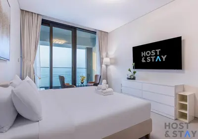 a hotel room with a bed and a window at Highfloor 2-BR in Address Jumeirah Beach Residence in Dubai