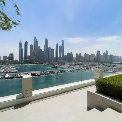 Chic Apartments in Marina Vista Emaar Beachfront