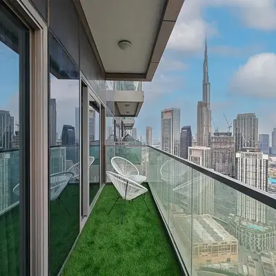 Spectacular views on high floor with Infinity Pool
