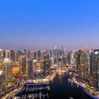 Marina View 1BR Chic Stay in Dubai Vibrant Walk Near Dining & Attractions