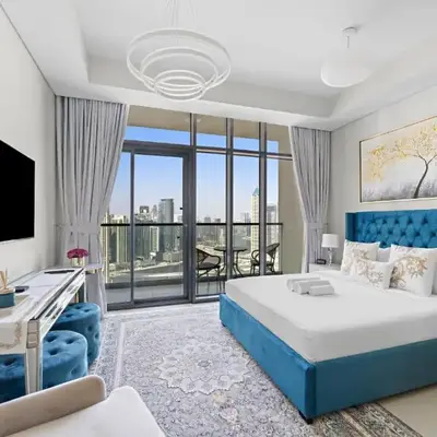 Lush studio with Pool & Dubai Water Canal Views