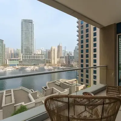 Maison Privee - Cosmopolitan Apt with Scenic Dubai Marina Vws