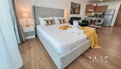Gallery image of Rare Holiday Homes - Lake View - The Lago Vista Tower A - Dubai Production City - R1503 in Dubai