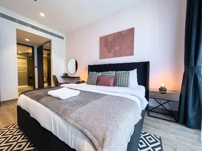 a bedroom with a large bed and a mirror at Naseem - Stylish 1BR Hotel Apartment Overlooking the Marina in Dubai