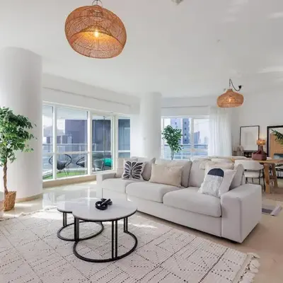 Serene Chic Flat 180 Degree Lake & Marina Skyline View