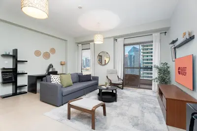 a living room with a couch and a tv at GuestReady - Marvellous getaway in Dubai Marina in Dubai