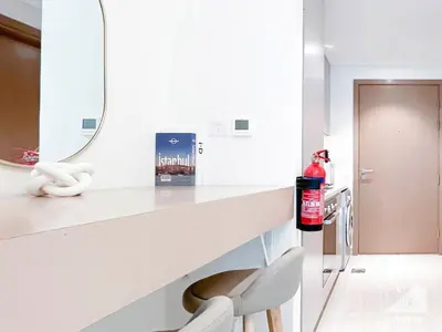 a room with a counter with a chair and a mirror at Cozy Studio with Balcony & Stunning Views in Dubai