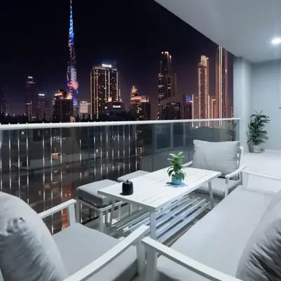Luxury 2BR apartment with Burj View GYM & Pool