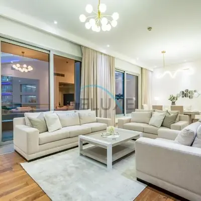 Waterfront 2BR Apartment with Assistant Room in Dream Palm Residence