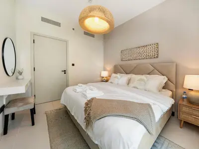a bedroom with a large bed and a mirror at Cozy One Bedroom on the Beach in Dubai Harbour - Prestige Retreats in Dubai