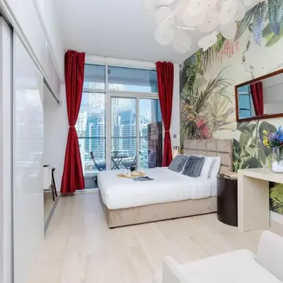 Beautiful Stylish Apartment with Marina Views