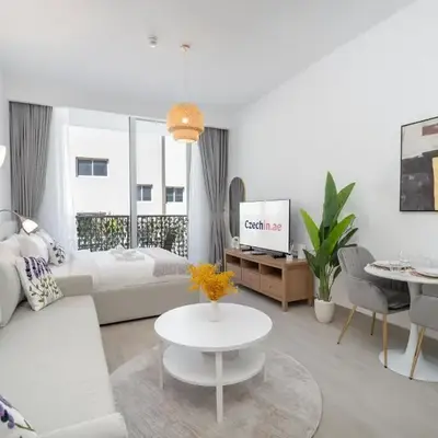 Bright & Airy Studio in JVC