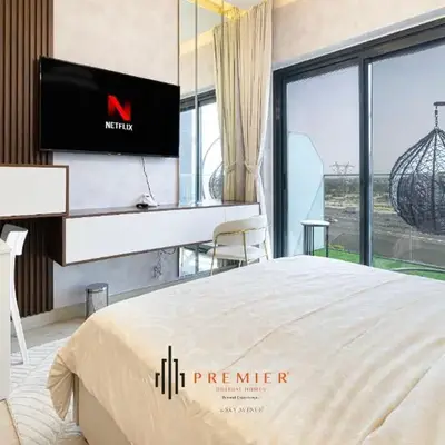 PREMIER STUDIO I Poolside