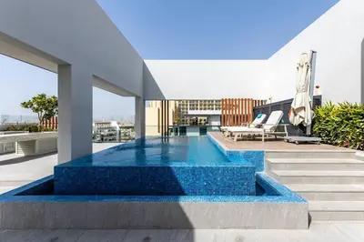 Gallery image of Waves - Ideal Dubai Retreat, Elegant Studio in Oxford 212 in Dubai