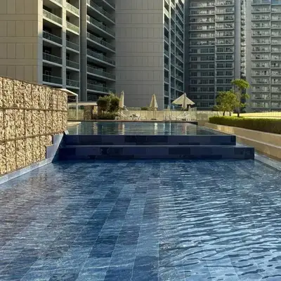 Waves - Canal-View Elegance 1BR Apt in Reva Residences