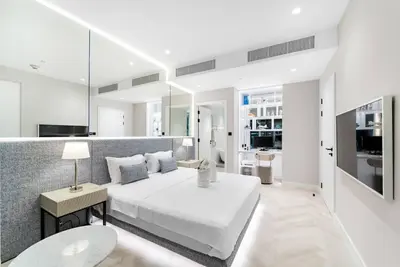 a bedroom with a large white bed in a room at FIRST CLASS Dubai Marina 2BR with City Views, Balcony, Pool, Gym & Parking in Dubai