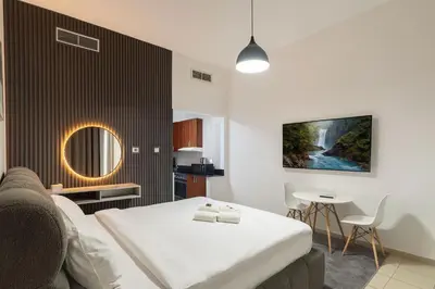 Gallery image of High-Floor Studio with Stunning Lake View in Dubai Marina in Dubai