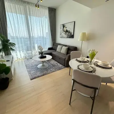 Elegant 1br Escape Jvc Pool & Balcony Access