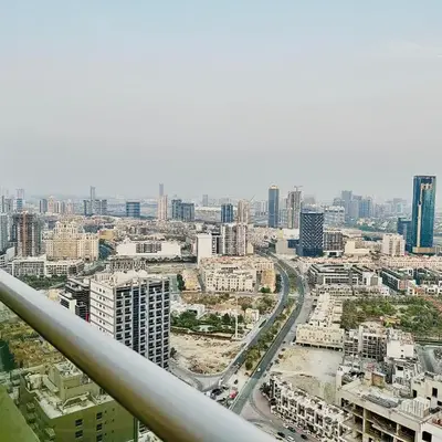 Top Floor Luxurious Apt in JVC