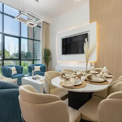 Luxurious 2-bedroom Apartment in Downtown with Burj Khalifa View