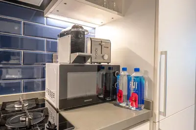 a kitchen with a coffee maker on a counter at Wohnung im Stadtzentrum von Dubai in Dubai