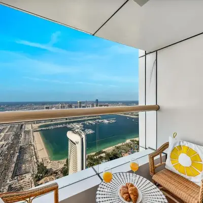 Iconic Palm & Sea Views on 58th Floor Skyline Apt