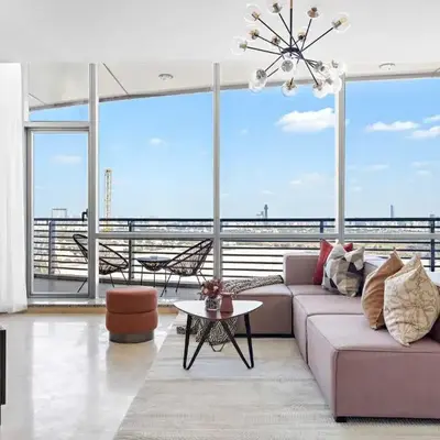 Silkhaus Sky Gardens Chic Studio in DIFC Living