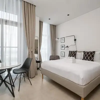 Studio Revved Up in 15 Northside with Pool and Gym
