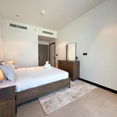 Luxury 1BR in 15 Northside Tower with Canal View 4AB03