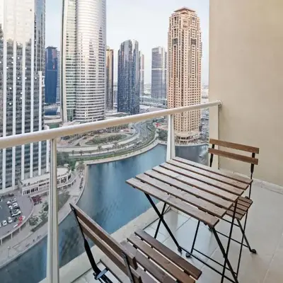 Modern Studio Apartment in Lake View
